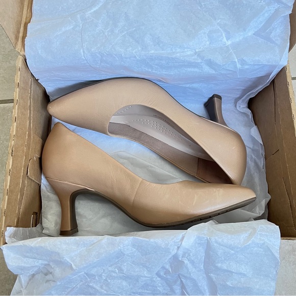 Clarks Kataleyna Gen Pump in Beige - Picture 11 of 13